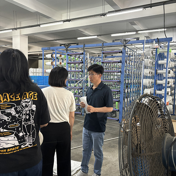 Testreszabott speciális szűrőszűrők koreai ügyfelek számára, akik meglátogatják a gyárat Testreszabott speciális szűrőszűrők koreai ügyfelek számára, akik meglátogatják a gyárat